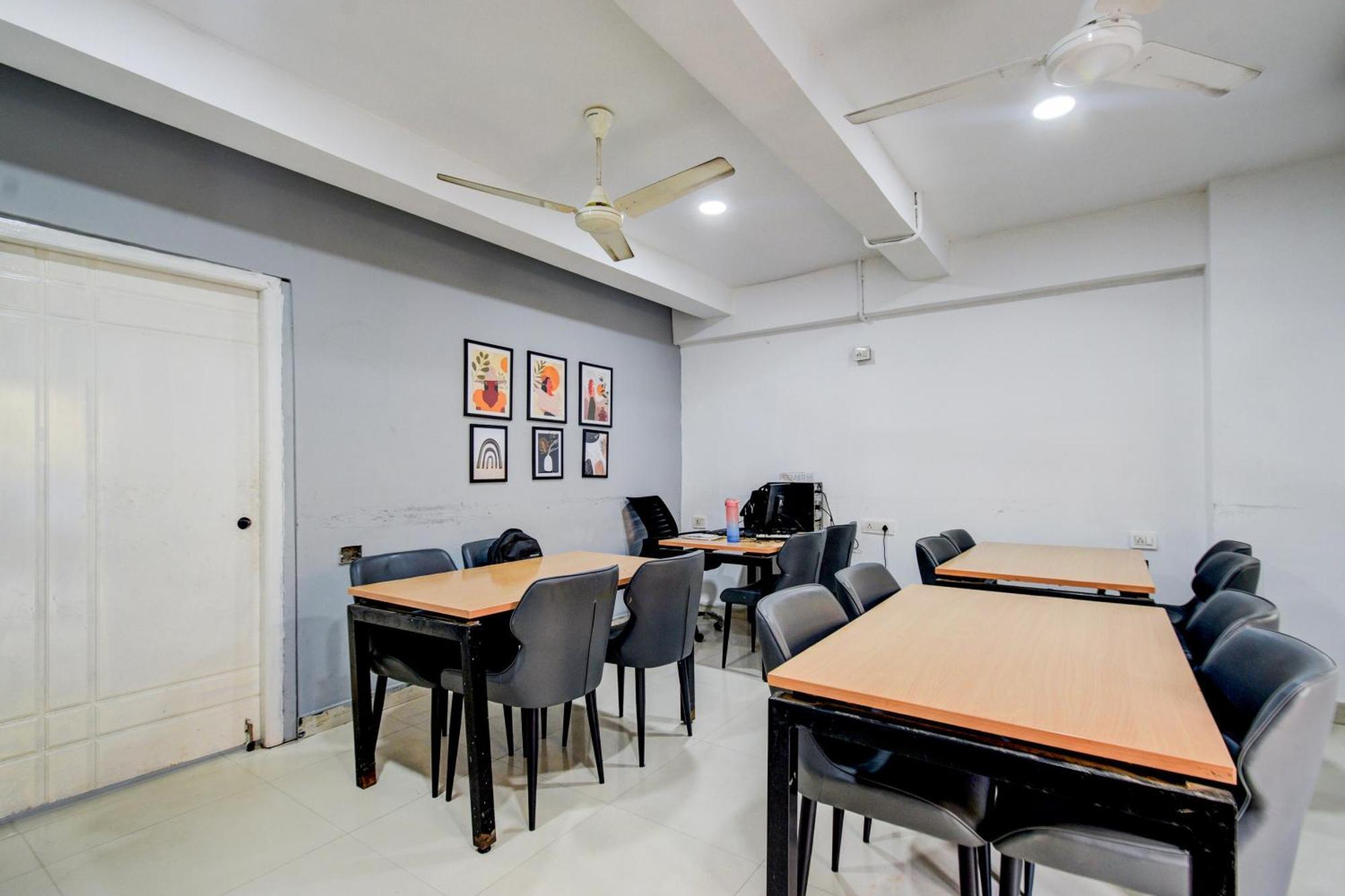 Hotel O Bee Oak Gachibowli Екстер'єр фото